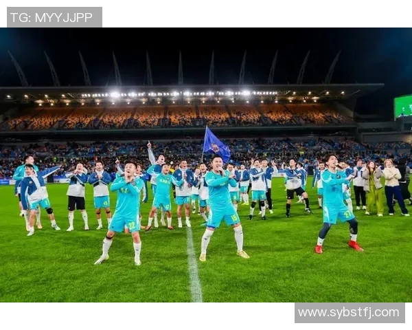 足球明星在绿茵场上激战四方展现超凡技艺和团队精神的精彩瞬间