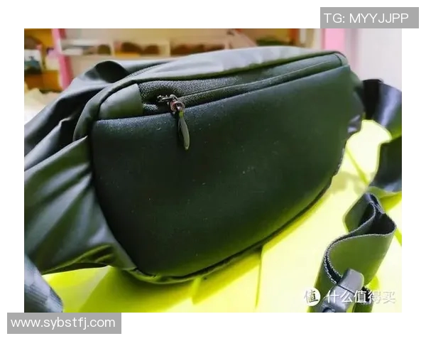 足球明星旅行包让你轻松出行尽享运动风尚与时尚魅力