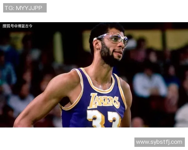 昔日篮球传奇张伯伦的辉煌岁月与不朽成就回顾 昔日篮球传奇张伯伦的辉煌岁月与不朽成就回顾